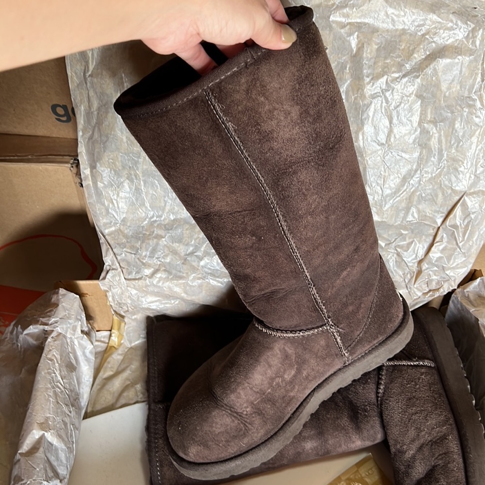 Chocolate UGG boots - Picture 3 of 8